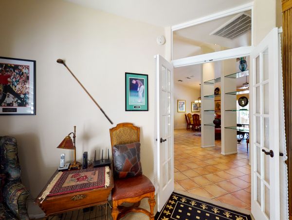 Palm Springs Home 984239
