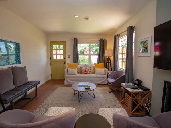 Palm Springs Home 984240