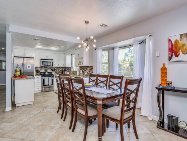 Palm Springs Home 984242