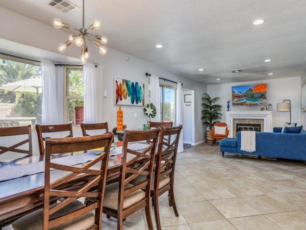 Palm Springs Home 984242