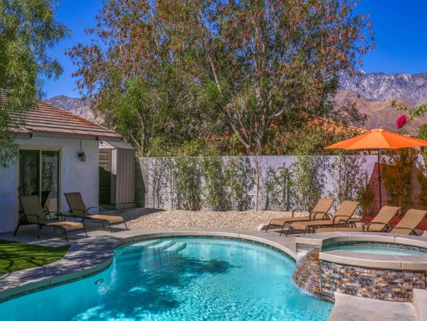 Palm Springs Home 984242