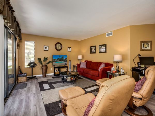 Palm Springs Home 984244