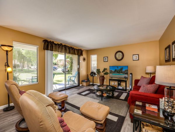 Palm Springs Home 984244