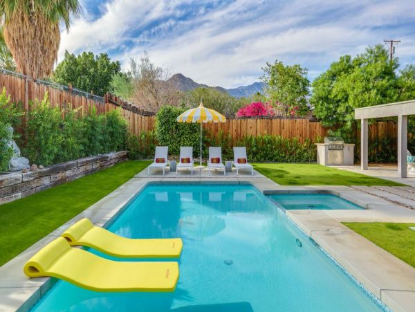 Palm Springs Home 984245