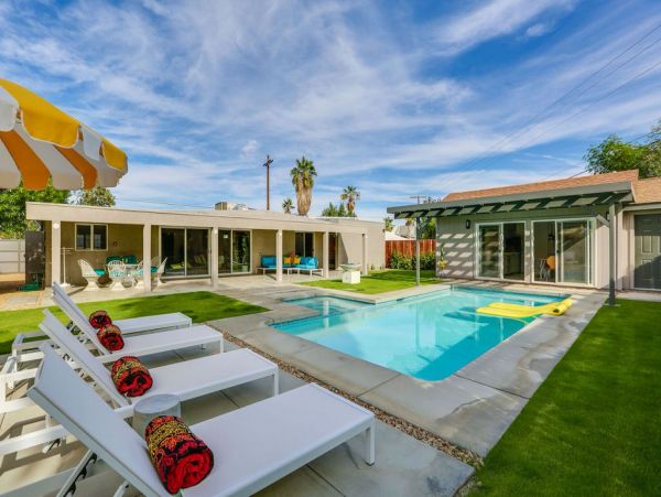 Palm Springs Home 984245