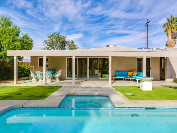 Palm Springs Home 984245