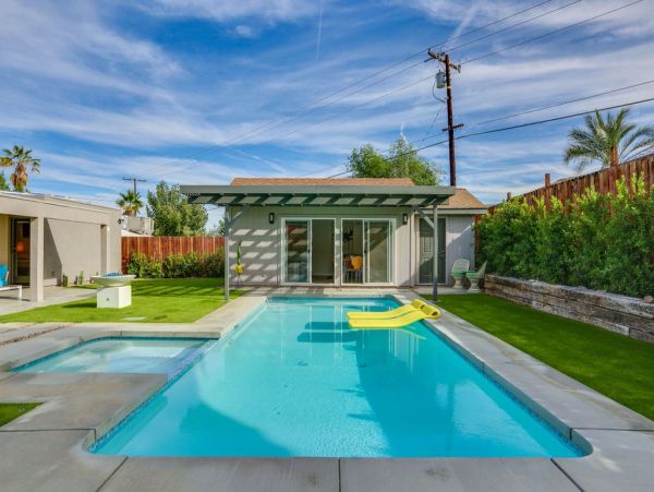 Palm Springs Home 984245