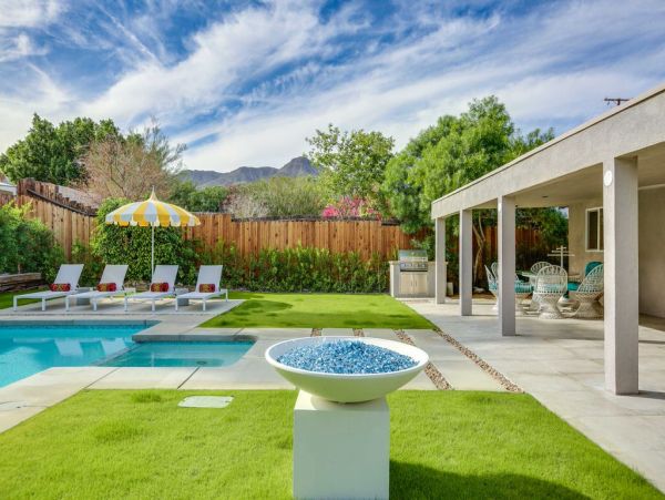 Palm Springs Home 984245