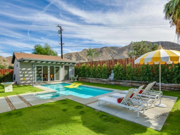 Palm Springs Home 984245