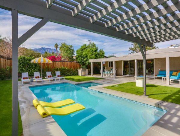 Palm Springs Home 984245