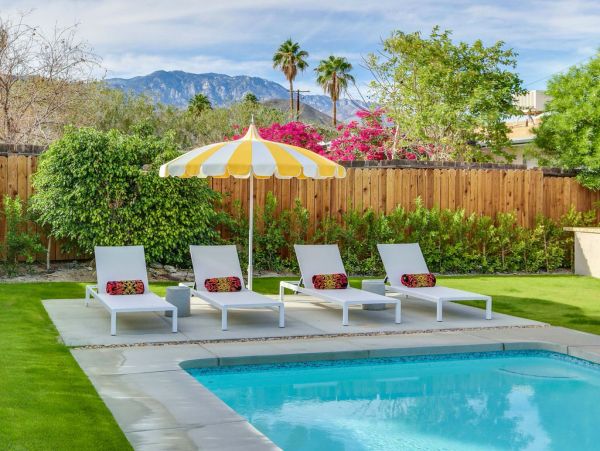 Palm Springs Home 984245