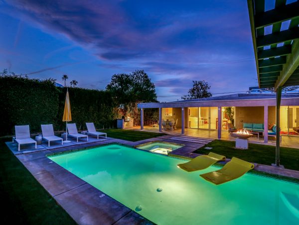 Palm Springs Home 984245