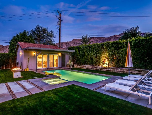 Palm Springs Home 984245