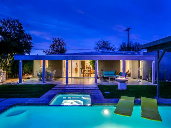 Palm Springs Home 984245