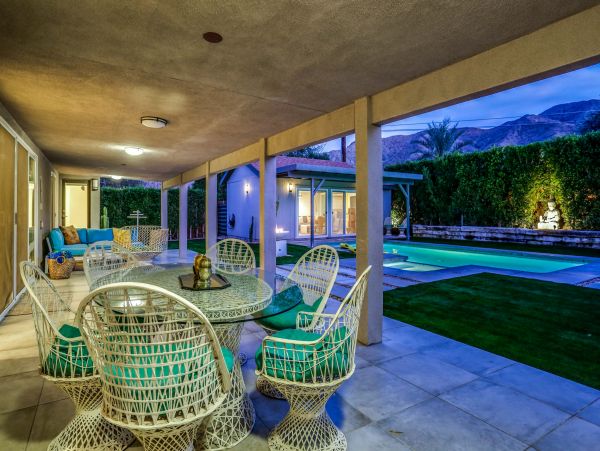 Palm Springs Home 984245