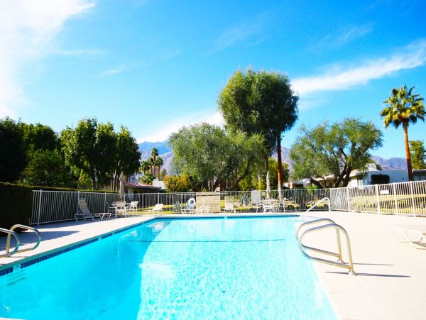 Palm Springs Home 984246