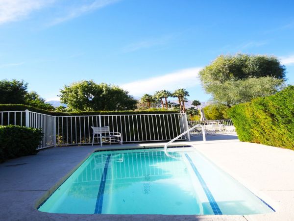 Palm Springs Home 984246