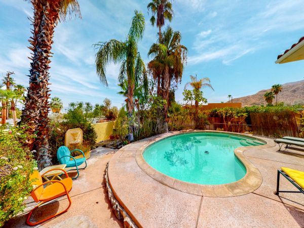 Palm Springs Home 984247