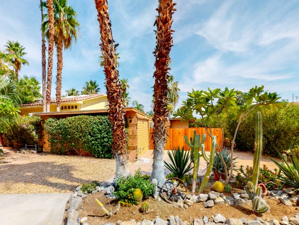 Palm Springs Home 984247