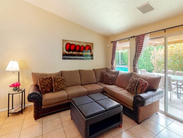 Palm Springs Home 984249