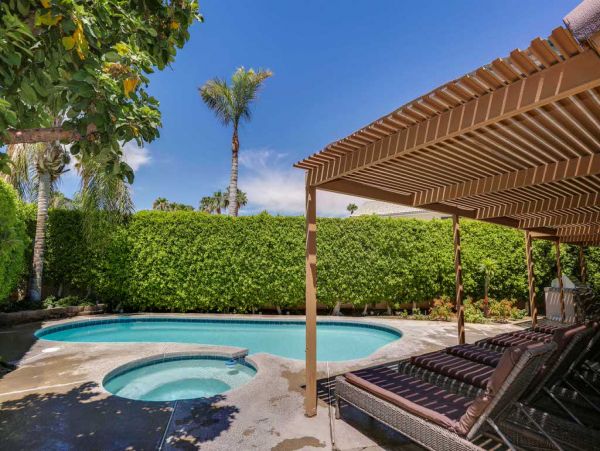 Palm Springs Home 984249