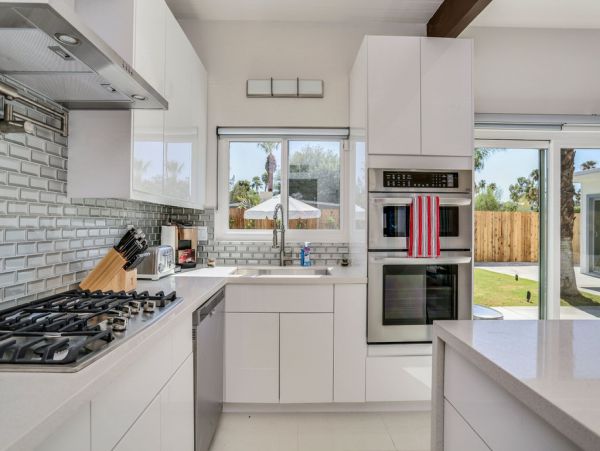 Palm Springs Home 984250