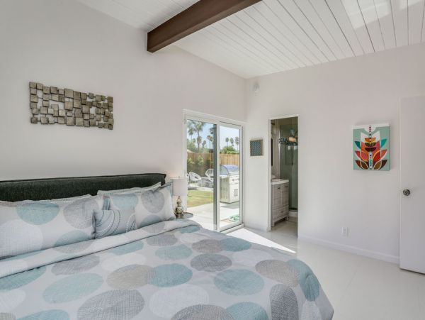 Palm Springs Home 984250