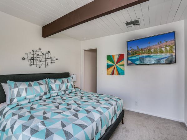 Palm Springs Home 984250
