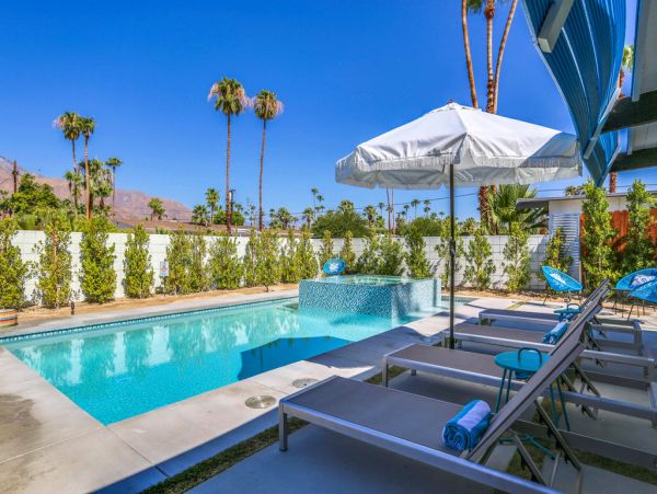 Palm Springs Home 984250