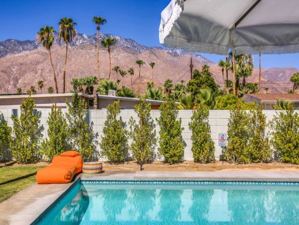 Palm Springs Home 984250