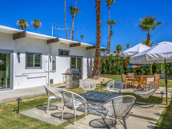 Palm Springs Home 984250