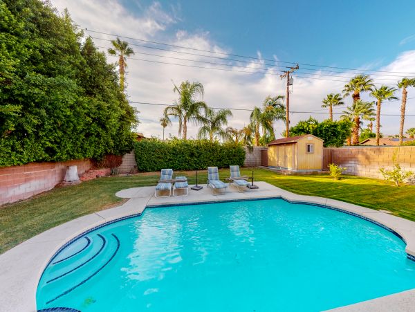 Palm Springs Home 984253