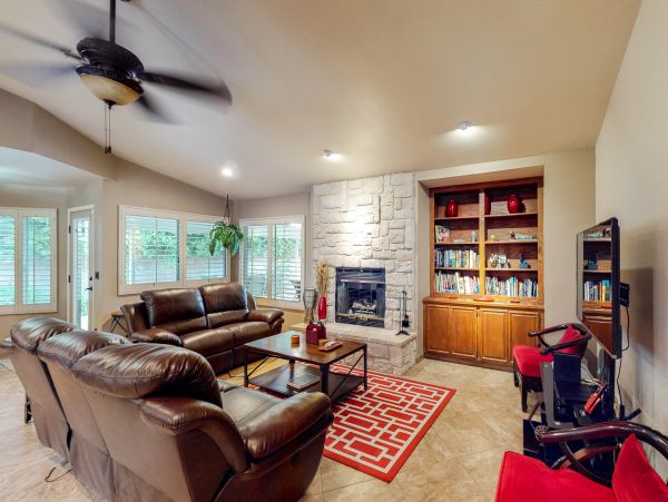 Palm Springs Home 984253