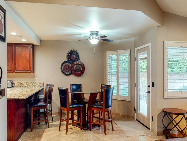 Palm Springs Home 984253