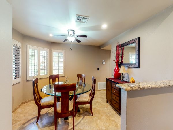Palm Springs Home 984253