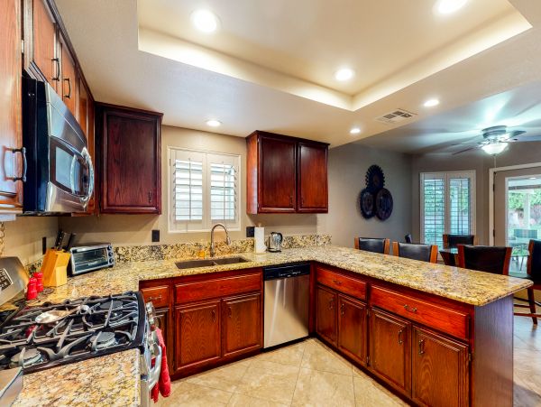 Palm Springs Home 984253