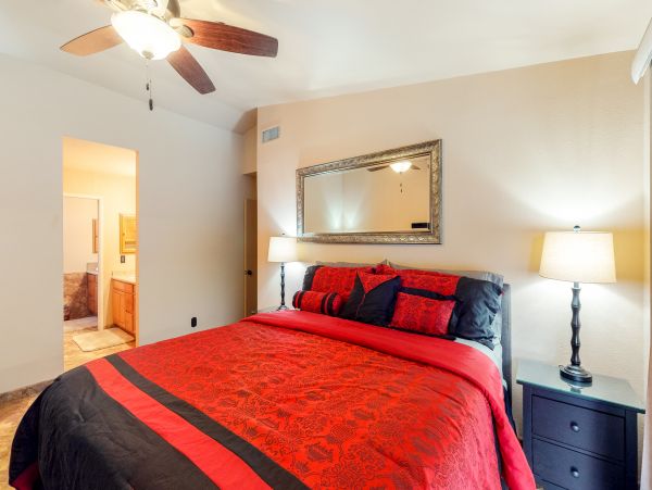 Palm Springs Home 984253