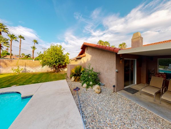 Palm Springs Home 984253