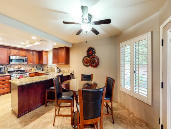 Palm Springs Home 984253