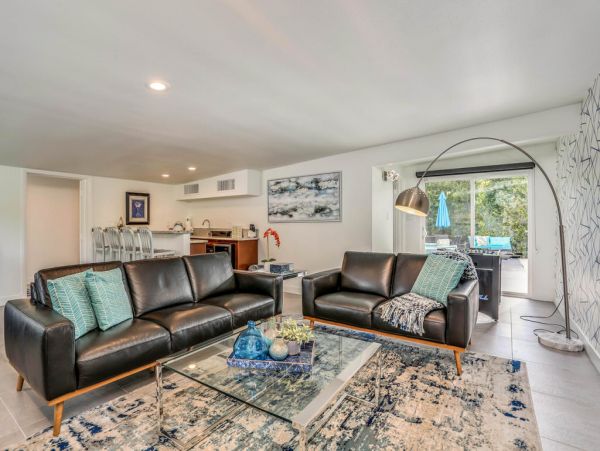 Palm Springs Home 984254
