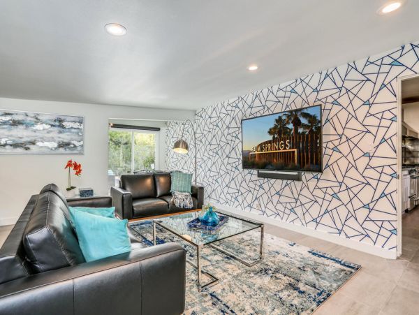 Palm Springs Home 984254