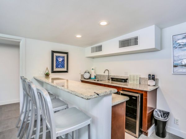 Palm Springs Home 984254