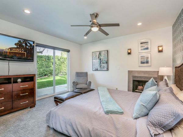 Palm Springs Home 984254