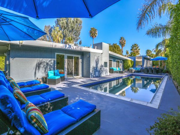 Palm Springs Home 984254