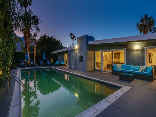 Palm Springs Home 984254