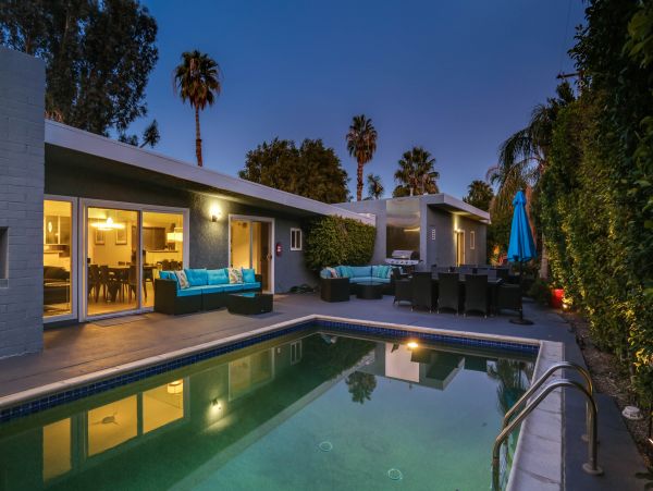 Palm Springs Home 984254
