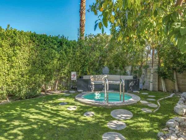 Palm Springs Home 984254