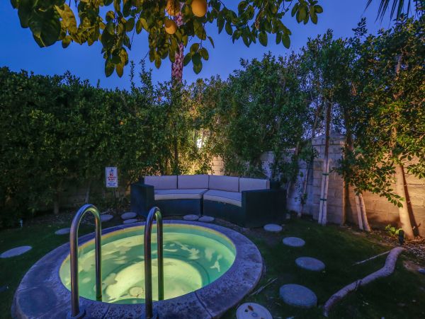Palm Springs Home 984254