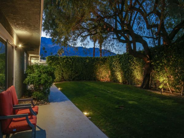 Palm Springs Home 984254