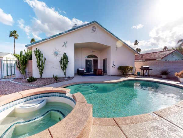 Palm Springs Home 984255